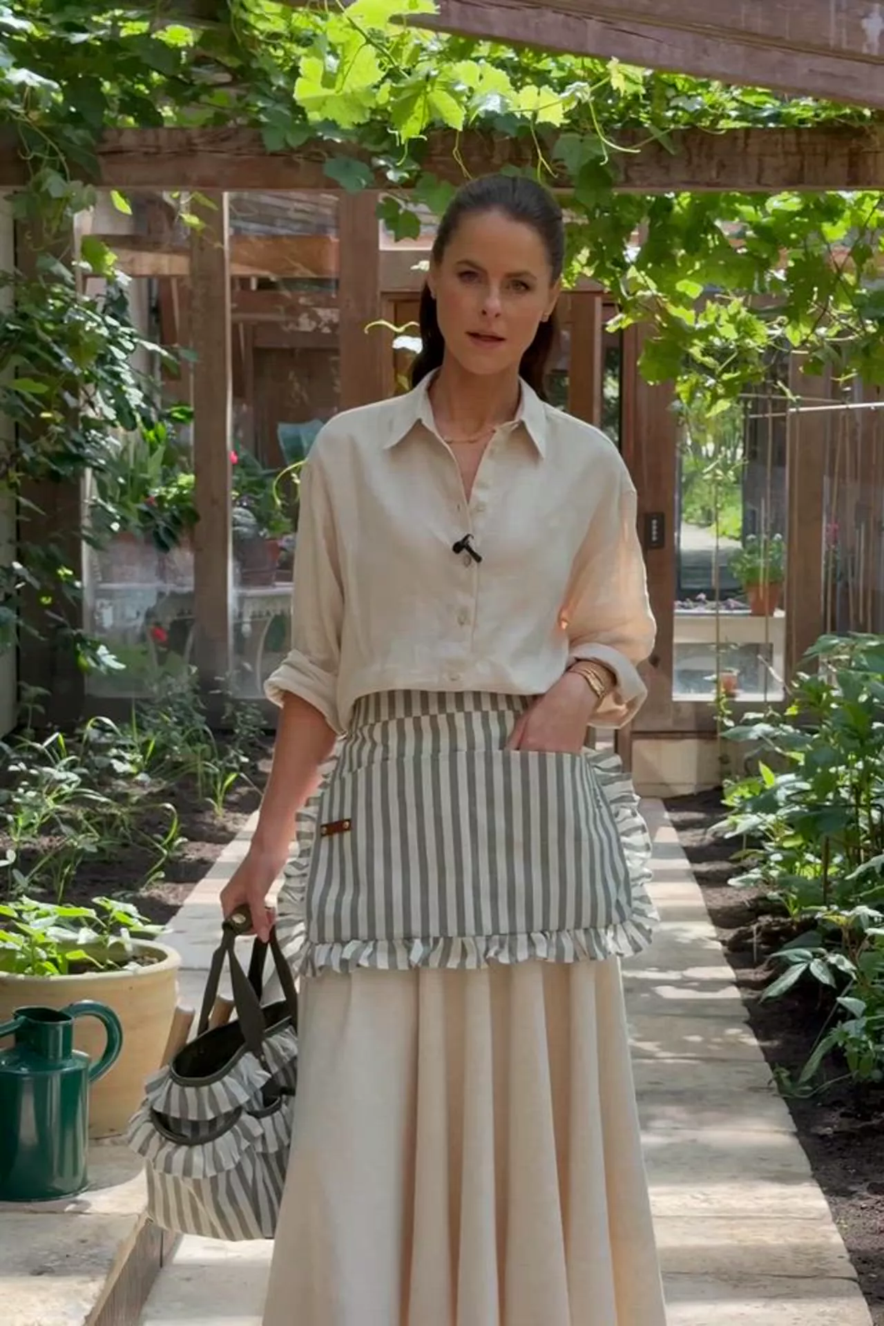 Frilled Gardening Bag (Green Stripe) - Image 5