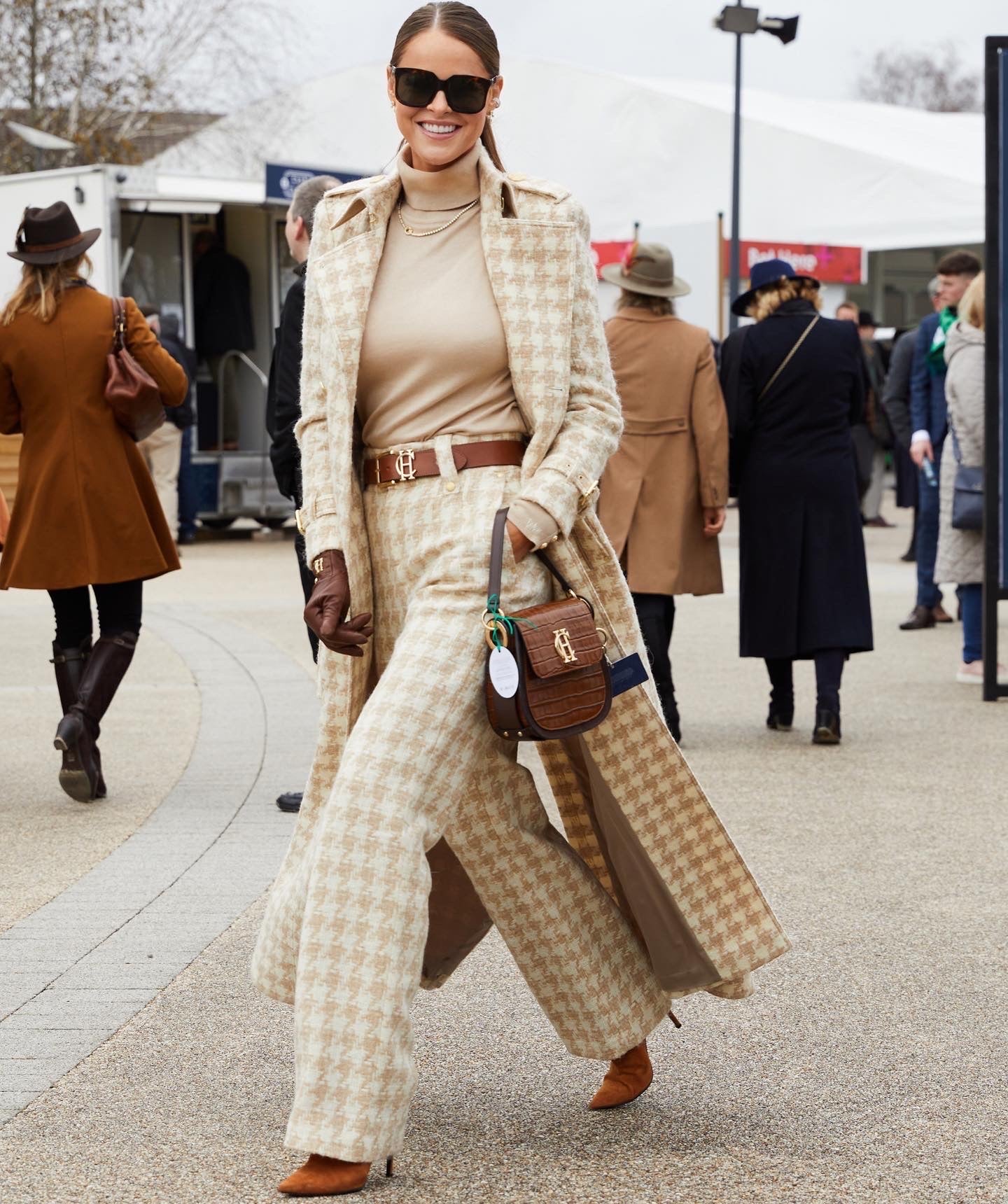 Jade's Camel Houndstooth Look (Camel Houndstooth) - Image 4