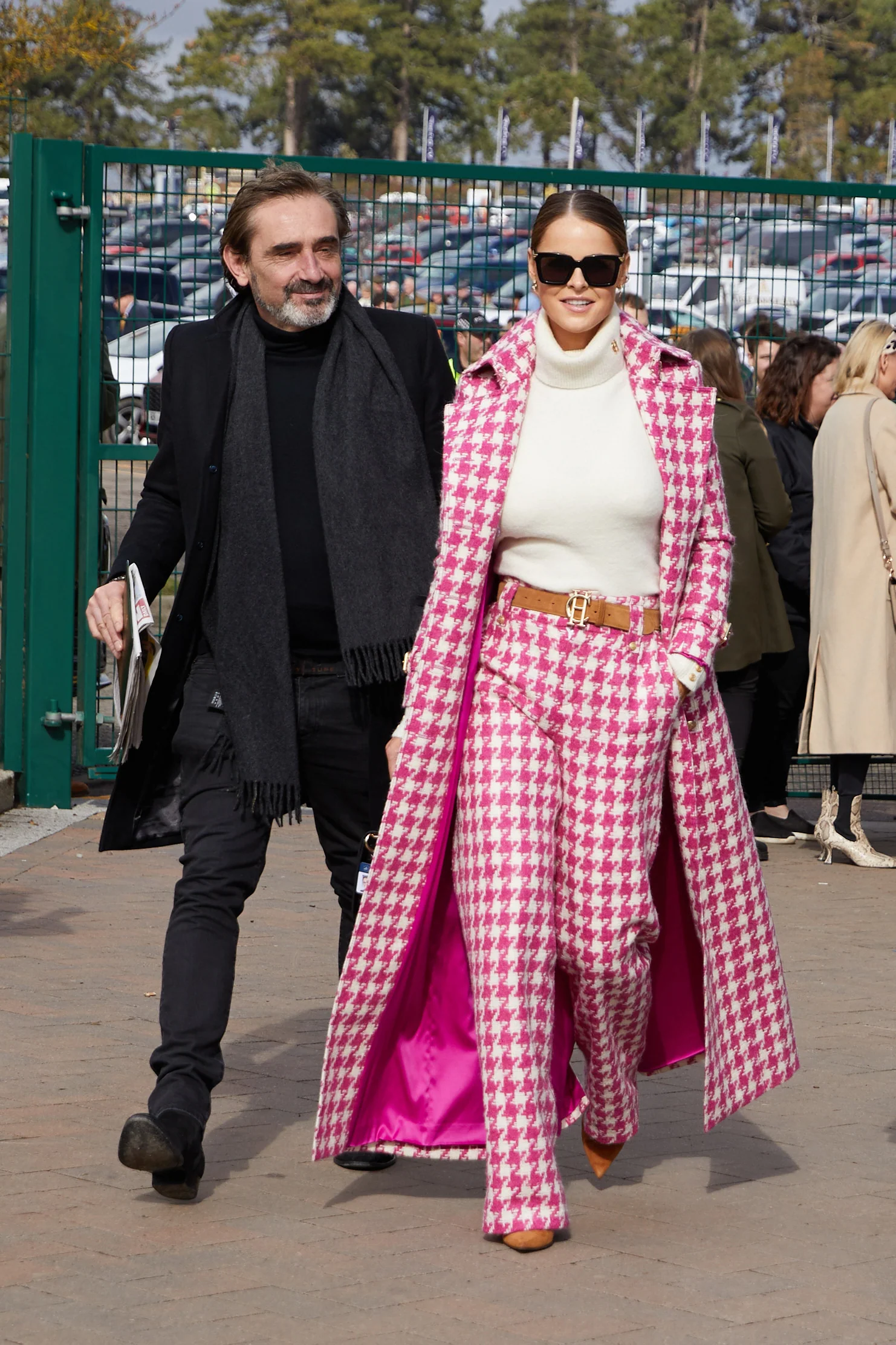 Jade's Hot Pink Houndstooth Look (Hot Pink Large Scale Houndstooth) - Image 2