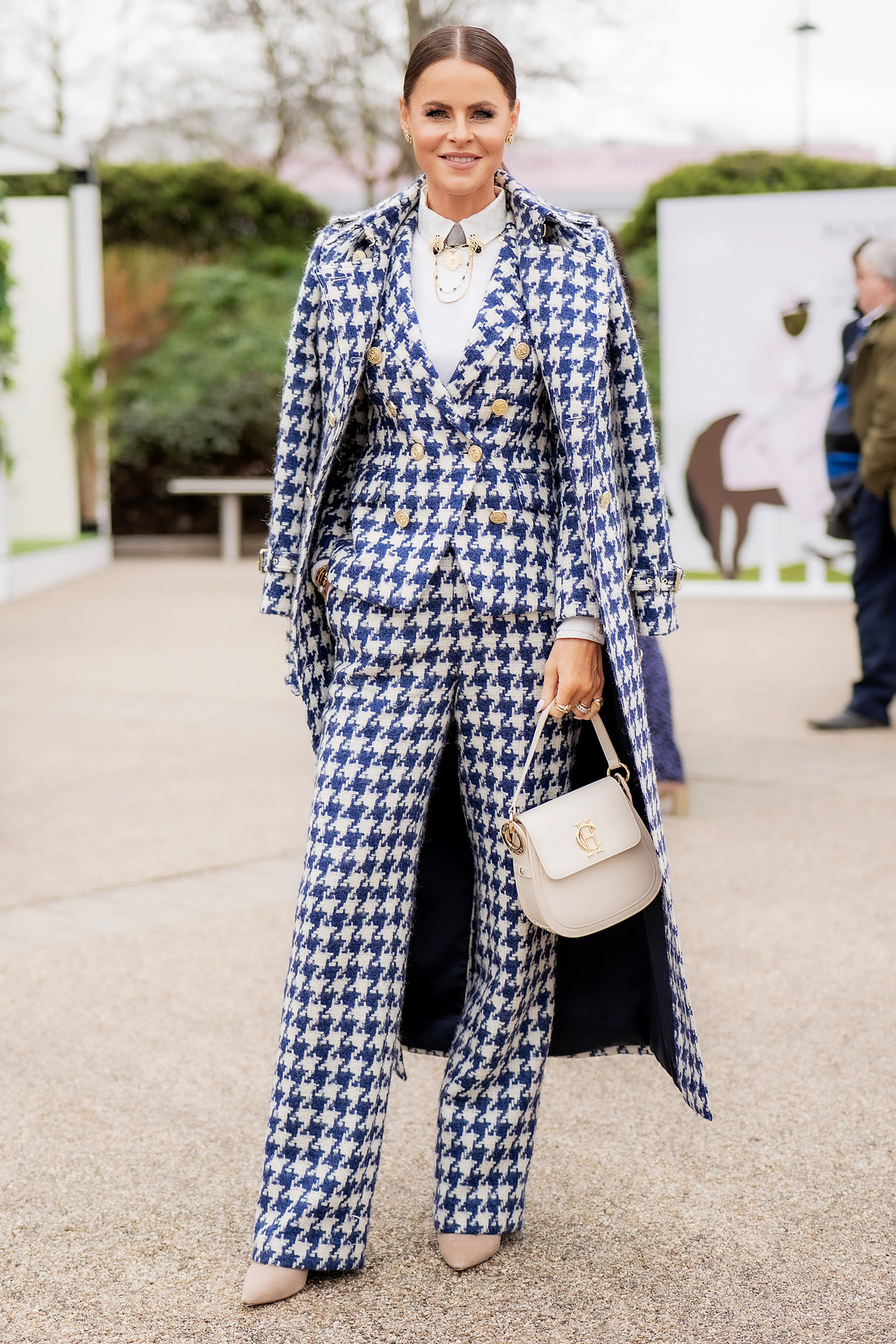 Jade's Large Scale Navy Houndstooth Look - Image 2