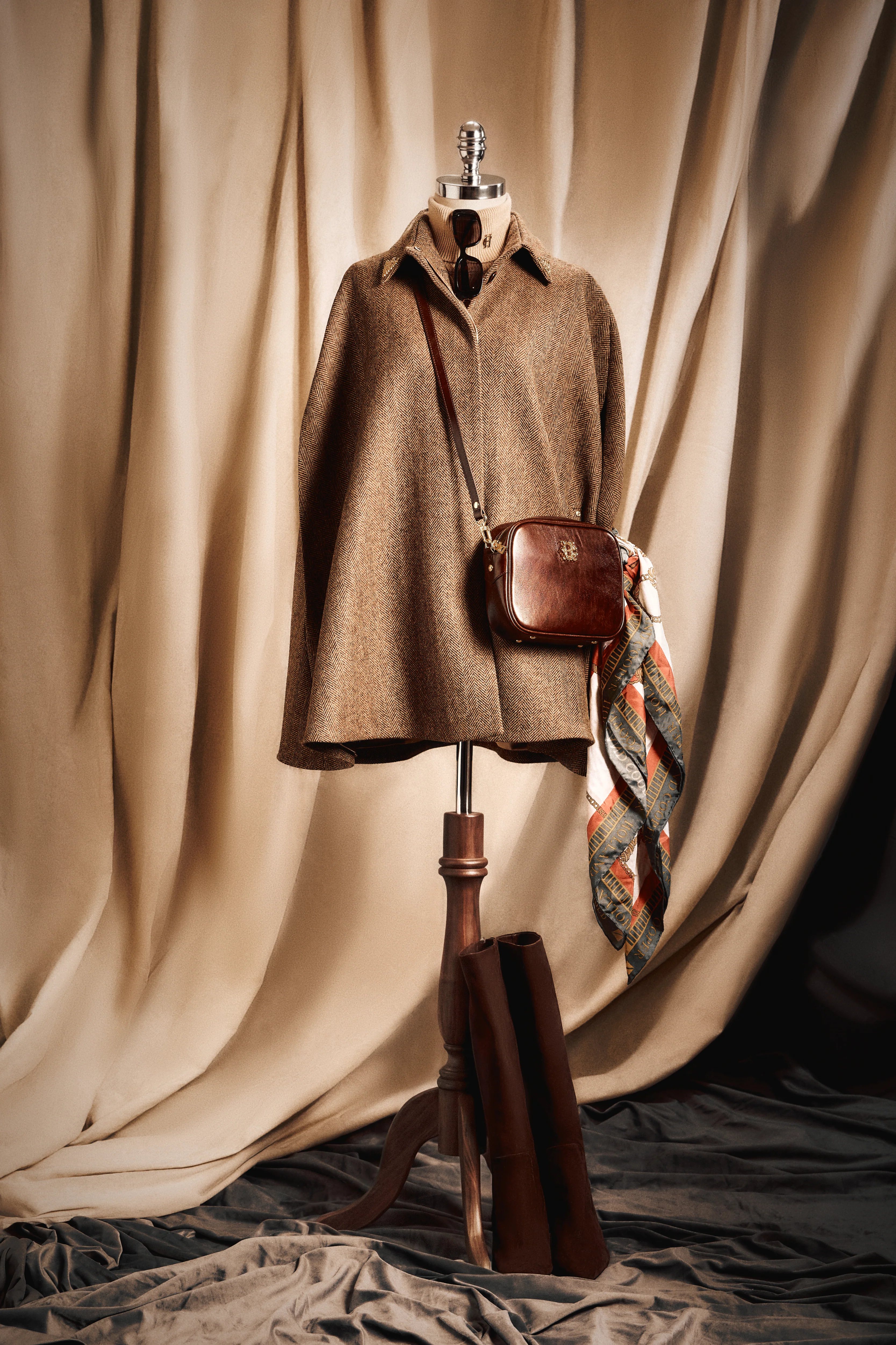 Knightsbridge Cape (Large Scale Brown Herringbone) - Image 7