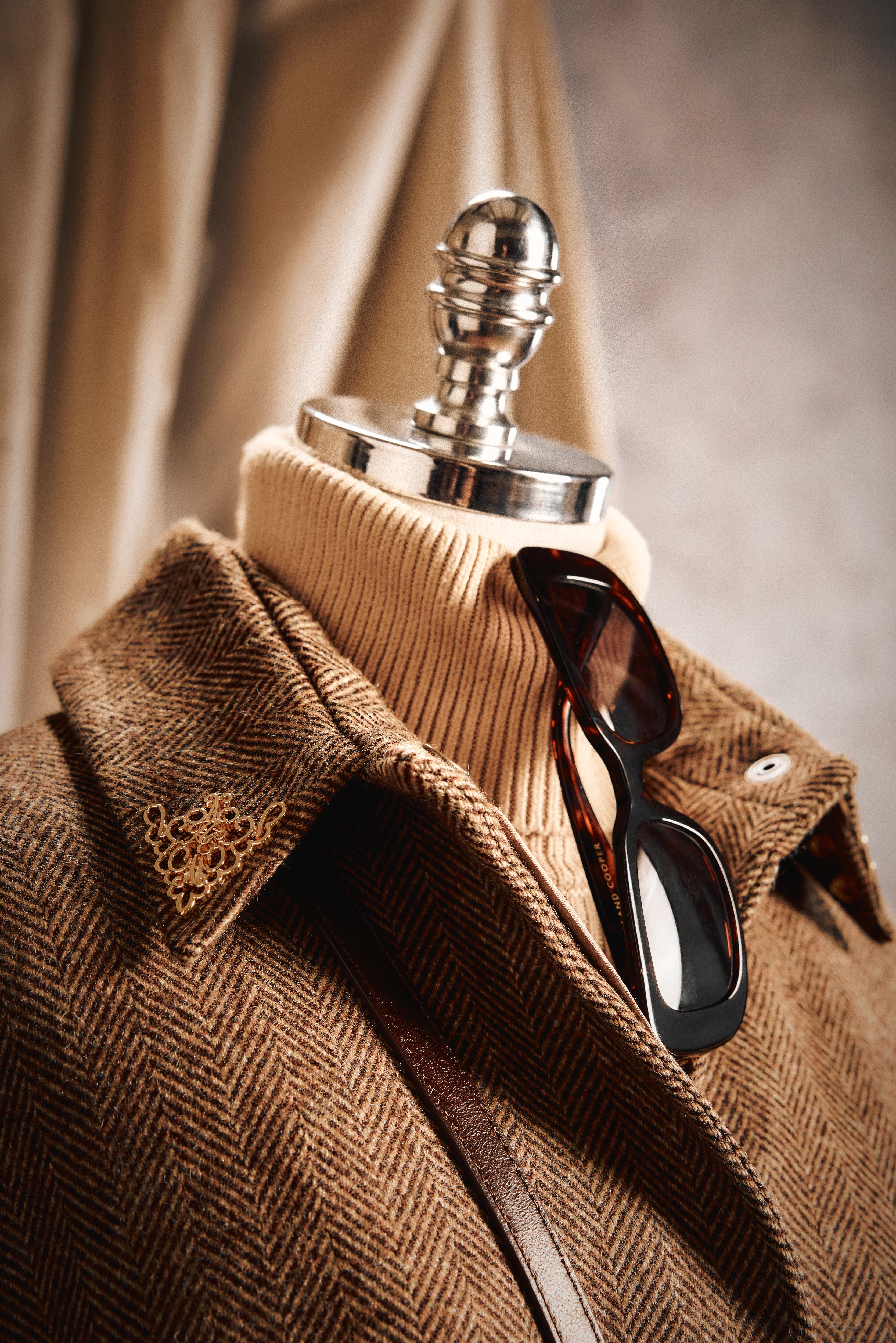 Knightsbridge Cape (Large Scale Brown Herringbone) - Image 8