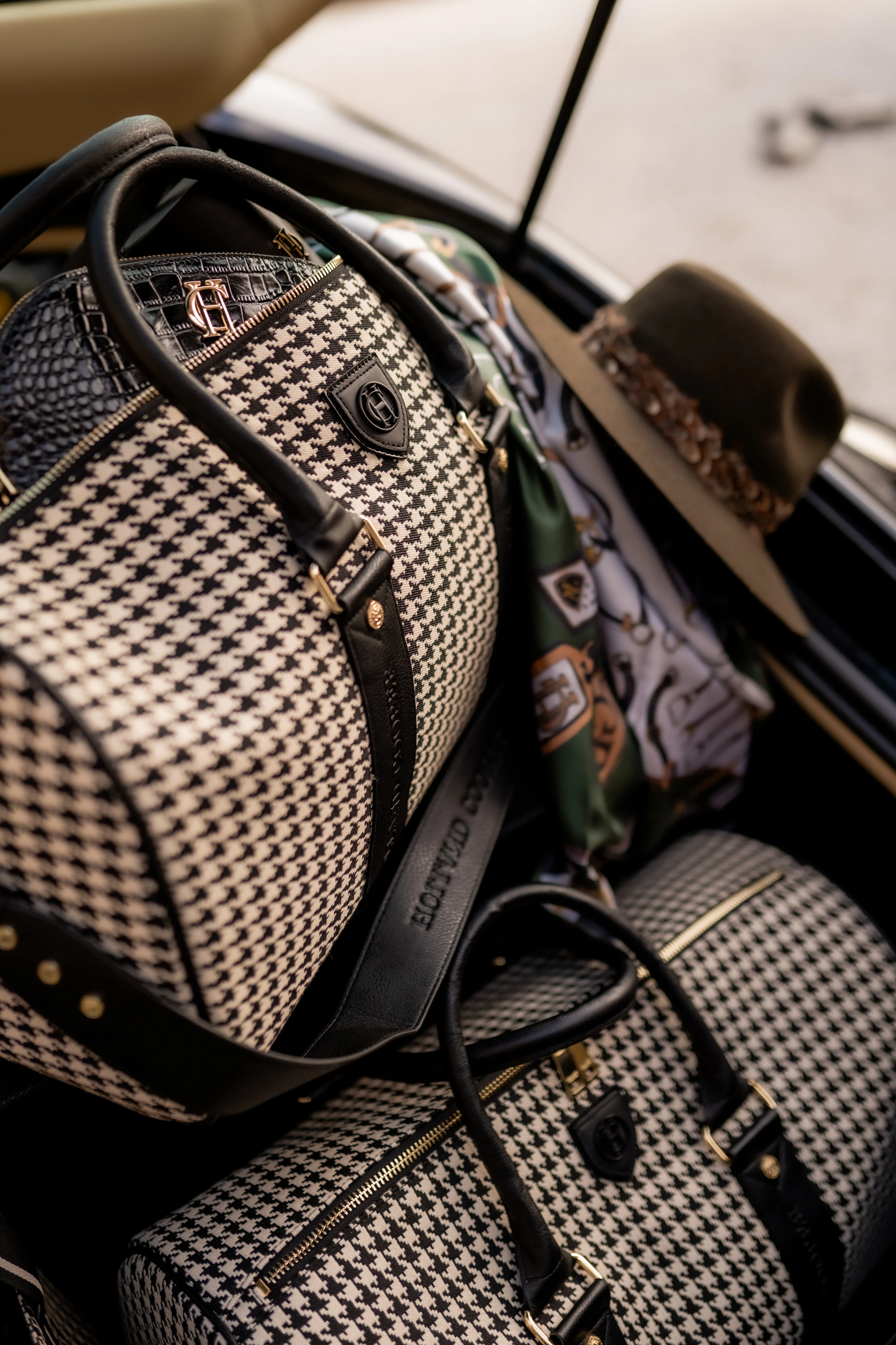 Regency Holdall (Ecru Houndstooth) - Image 3